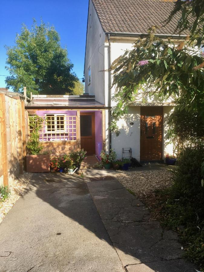 Cute Self-Contained Guest Room With Ensuite And Private Decked Porch In 格拉斯顿伯里 外观 照片