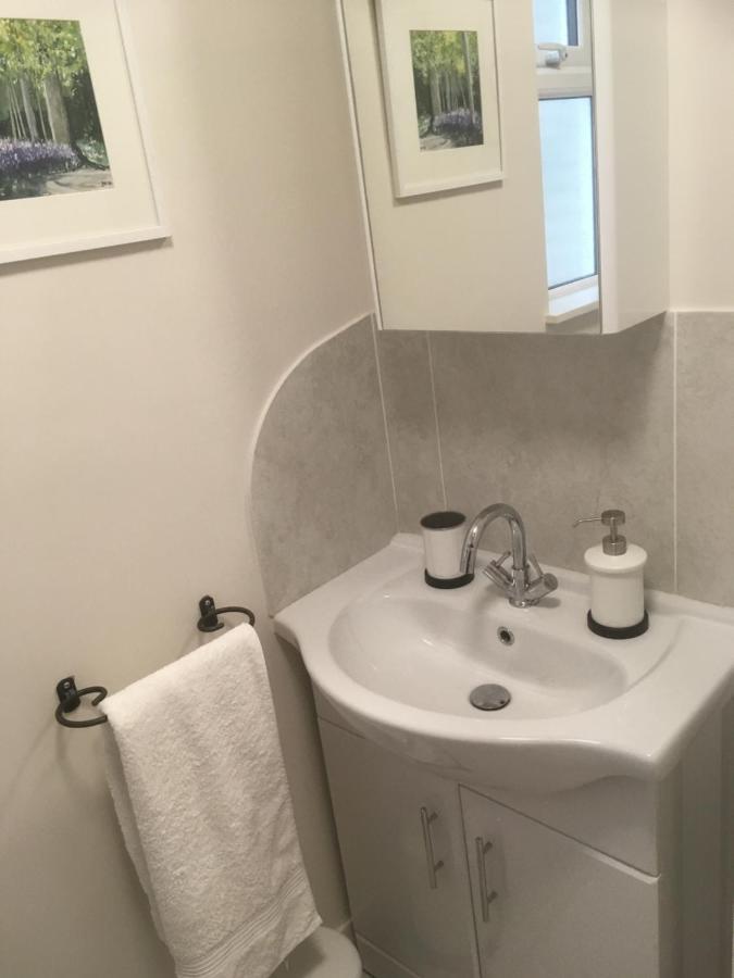 Cute Self-Contained Guest Room With Ensuite And Private Decked Porch In 格拉斯顿伯里 外观 照片