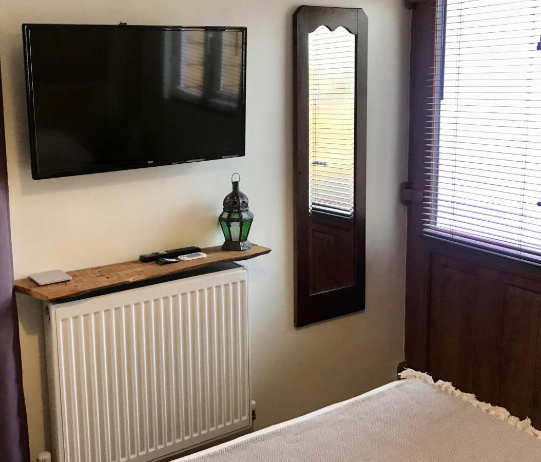 Cute Self-Contained Guest Room With Ensuite And Private Decked Porch In 格拉斯顿伯里 外观 照片
