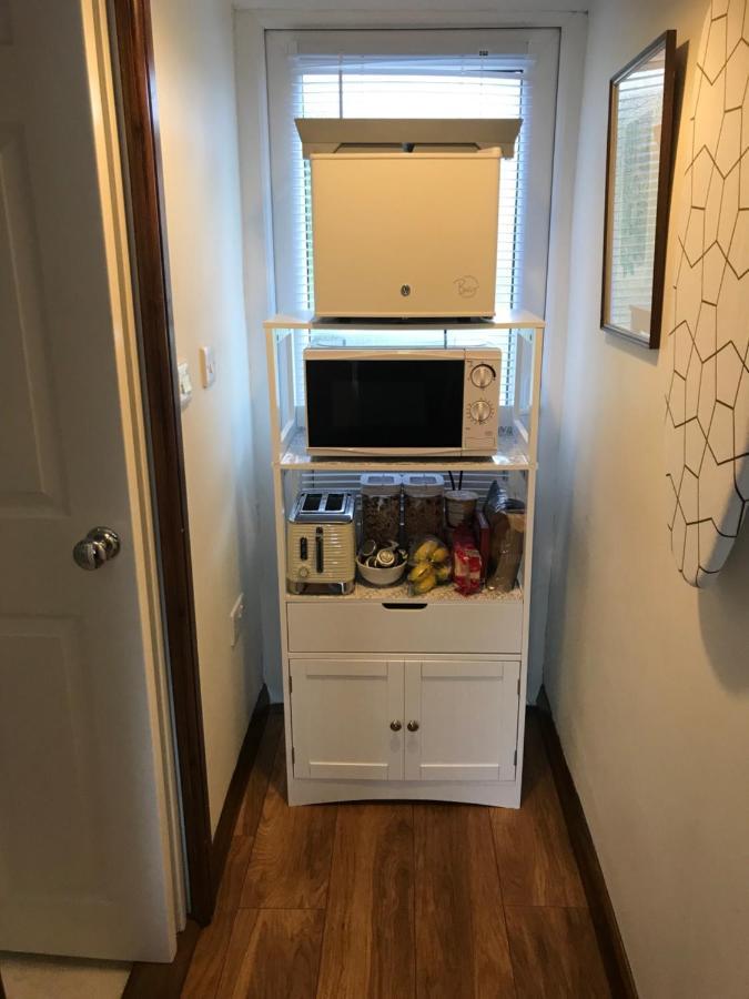 Cute Self-Contained Guest Room With Ensuite And Private Decked Porch In 格拉斯顿伯里 外观 照片